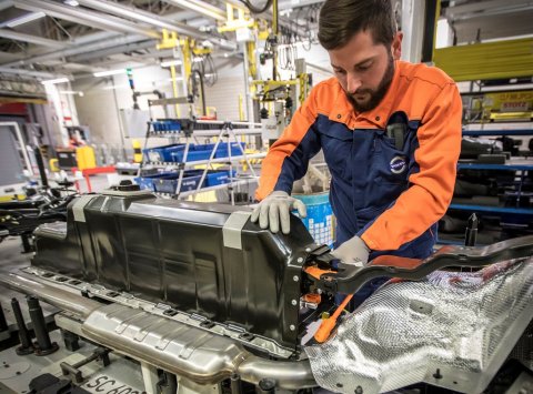 Volvo Car Group podpísala so spoločnosťami CATL a LG Chem dohody o dodávkach batérií v hodnote miliárd dolárov
