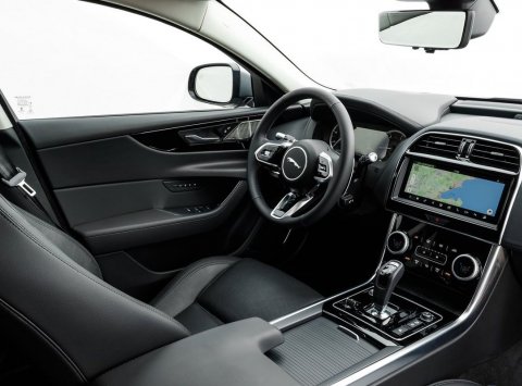 Jaguar XE: Prémiový sedan zmenil techniku aj infotainment.