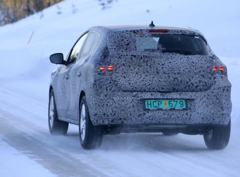 Nová Dacia Sandero na špionážnych fotografiách: má diódové svetlá?