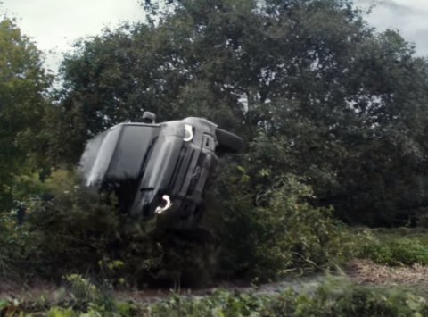 Land Rover Defender v novej Bondovke predvedie šialené kúsky