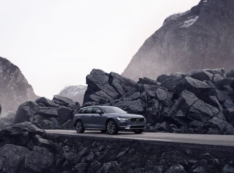 Volvo Cars predstavuje vynovené modely S90 a V90 a pohonné sústavy Mild Hydrid v celom portfóliu