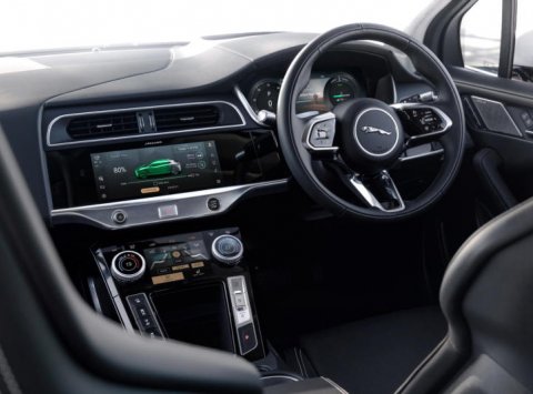 Jaguar I-Pace prechádza vylepšeniami: Má modernejší infotainment i rýchlejšiu palubnú nabíjačku