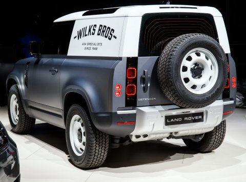 Nový Land Rover Defender prichádza v úžitkovej verzii Hard Top