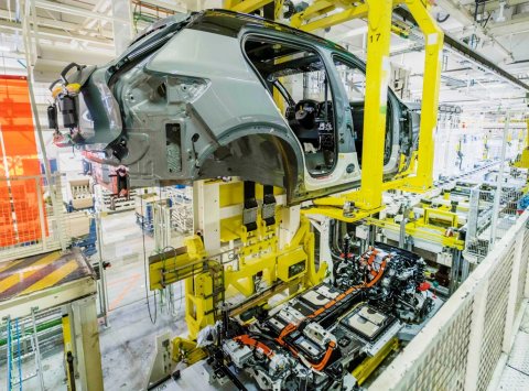 Spoločnosť Volvo Cars začala výrobu plnoelektrického modelu XC40 Recharge