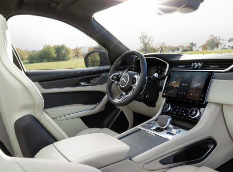 Faceliftovaný Jaguar F-Pace SVR sľubuje lepšiu akceleráciu i ovládateľnosť