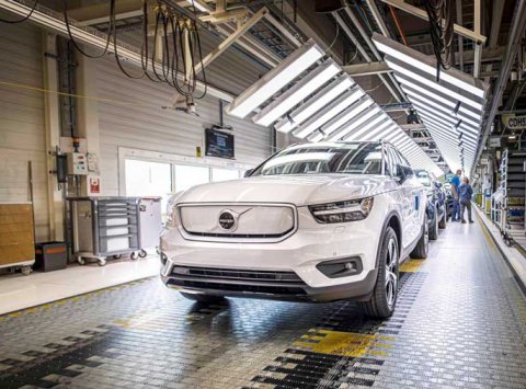 Volvo verí elektrike, pripravuje ďalšie elektrické SUV