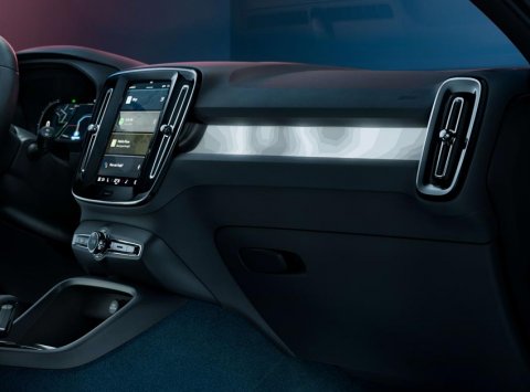 Volvo predstavilo elektrické SUV C40, ide o štýlovejšieho súrodenca modelu XC40