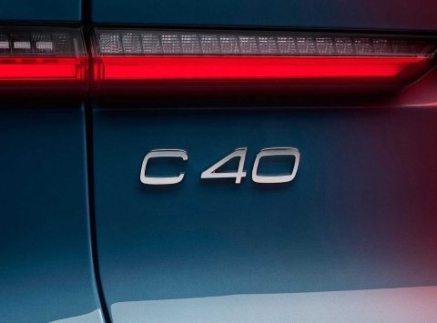 Volvo predstavilo elektrické SUV C40, ide o štýlovejšieho súrodenca modelu XC40