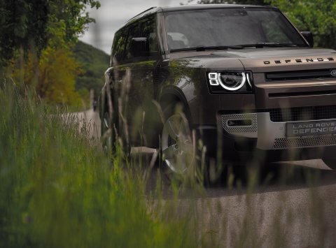 Land Rover pripravuje prototyp vodíkového Defenderu
