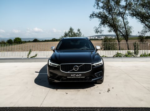 Volvo XC60 T8 TWIN ENGINE AT8 eAWD R-DESIGN