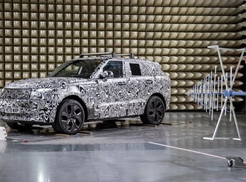 Nová doba: Jaguar Land Rover testuje elektromagnetické rušenie áut