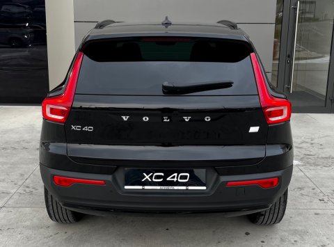 Volvo XC40 T5 FWD AT7 RECHARGE R-DESIGN