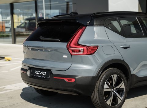 Volvo XC40 T5 FWD AT7 RECHARGE R-DESIGN