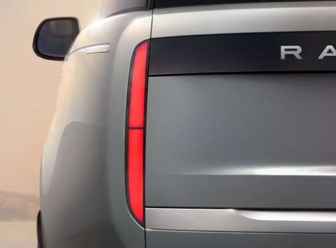 Briti avizujú Range Rover Electric. Britská batériová novinka zvládne skoro metrové vodné brody