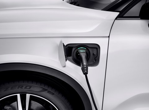 VOLVO CARS: Elektrická re-volt-a