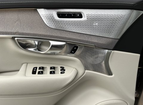 Volvo XC90 T8 eAWD ULTRA DARK