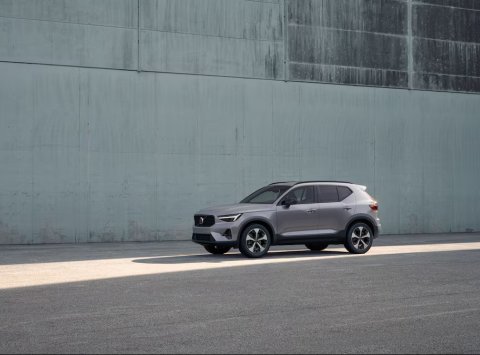 Volvo XC40 B3 PLUS DARK