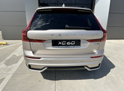 Volvo XC60 B5 AWD AT8 PLUS DARK