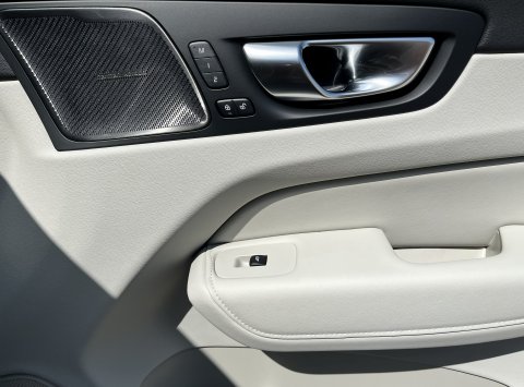 Volvo XC60 B5 AWD AT8 PLUS DARK