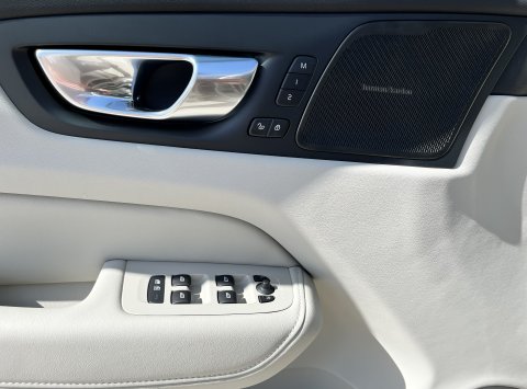Volvo XC60 B5 AWD AT8 PLUS DARK