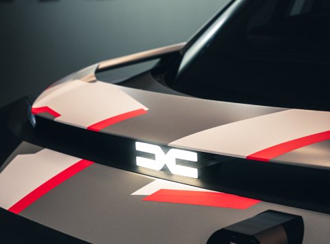 Dakarský špeciál Dacia Sandrider zavítal vďaka Autoštýlu do Nitry