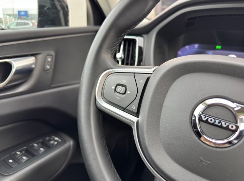 Volvo XC60 B4 (D) AWD AT8 MOMENTUM PRO