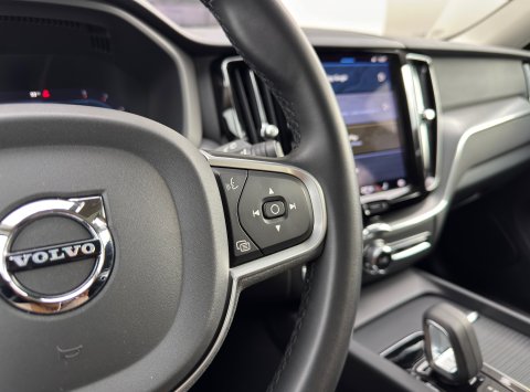 Volvo XC60 B4 (D) AWD AT8 MOMENTUM PRO