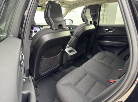 Volvo XC60 B4 (D) AWD AT8 MOMENTUM PRO