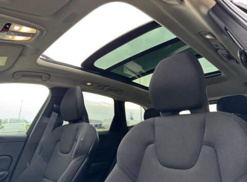 Volvo XC60 B4 (D) AWD AT8 MOMENTUM PRO