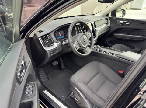 Volvo XC60 B4 (D) AWD AT8 MOMENTUM PRO