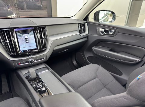 Volvo XC60 B4 (D) AWD AT8 MOMENTUM PRO