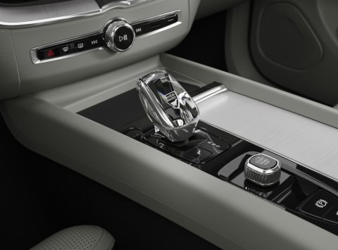 Volvo XC60 B5(P) AWD AT8 PLUS DARK