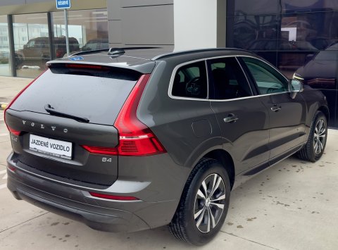 Volvo XC60 B4 (D) FWD AT8 Momentum Pro