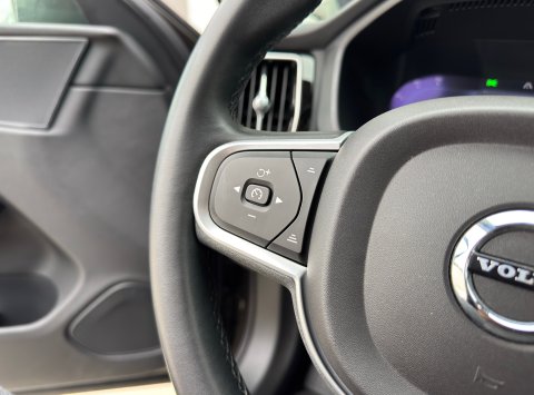 Volvo XC60 B4 (D) FWD AT8 Momentum Pro