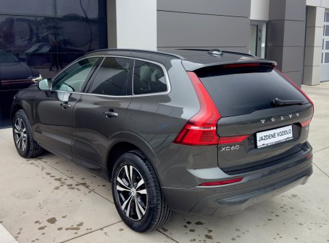 Volvo XC60 B4 (D) FWD AT8 Momentum Pro