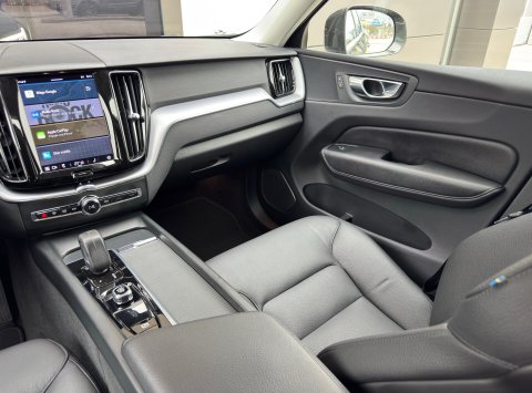 Volvo XC60 B4 (D) FWD AT8 Momentum Pro