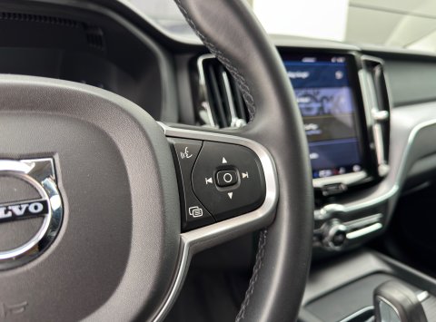 Volvo XC60 B4 (D) FWD AT8 Momentum Pro