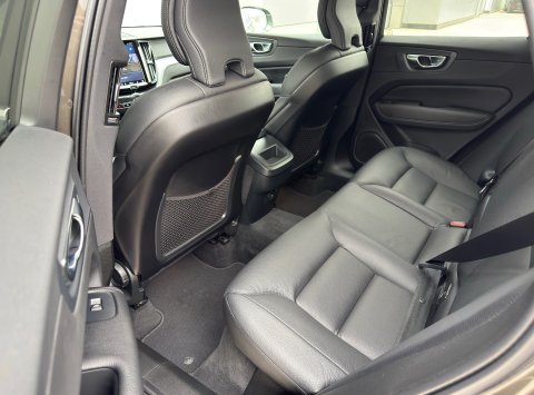 Volvo XC60 B4 (D) FWD AT8 Momentum Pro