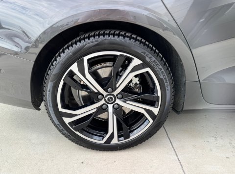 Volvo S60 B5 (P) AWD AT8 ULTIMATE DARK