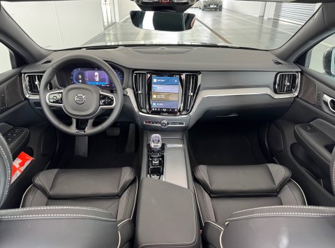 Volvo S60 B5 (P) AWD AT8 ULTIMATE DARK