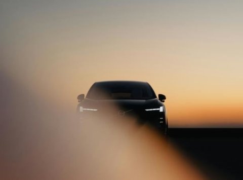 Nové Volvo EX60 ponúkne najlepší dojazd vo svojej triede a nabíjanie rýchle ako zastávka na natankovanie a kávu