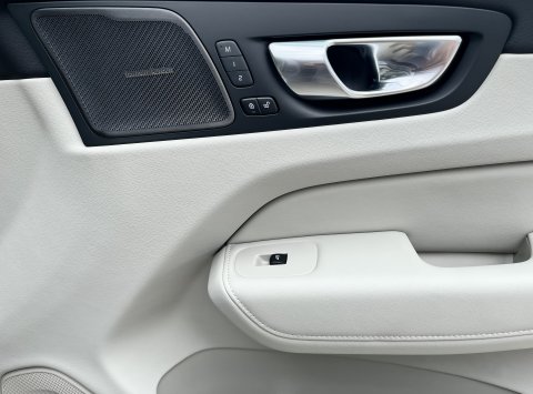 Volvo XC60 B5 AWD ULTRA DARK