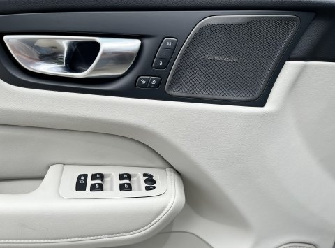 Volvo XC60 B5 AWD ULTRA DARK