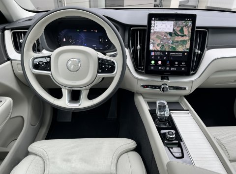 Volvo XC60 B5 AWD ULTRA DARK