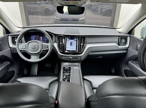 Volvo XC60 B4(P) FWD AT8 Momentum Pro