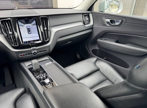 Volvo XC60 B4(P) FWD AT8 Momentum Pro