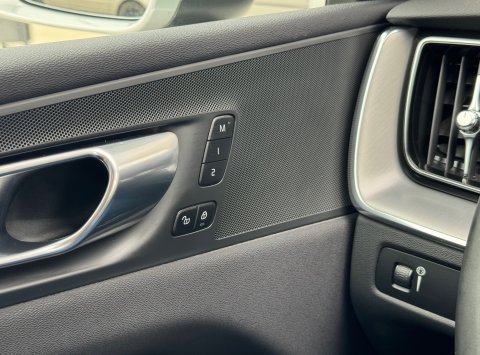 Volvo XC60 B4(P) FWD AT8 Momentum Pro