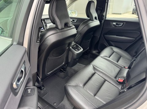 Volvo XC60 B4(P) FWD AT8 Momentum Pro