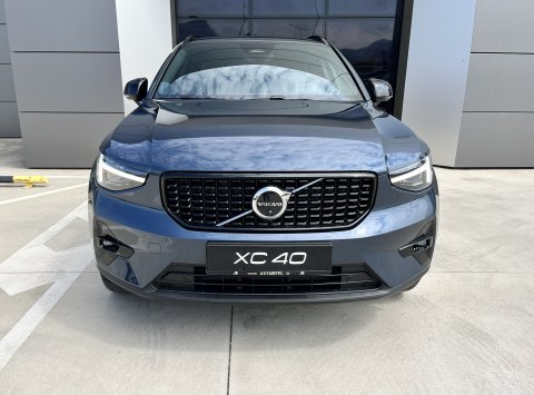 Volvo XC40 B3 PLUS DARK