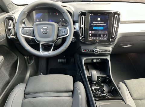 Volvo XC40 B3 PLUS DARK